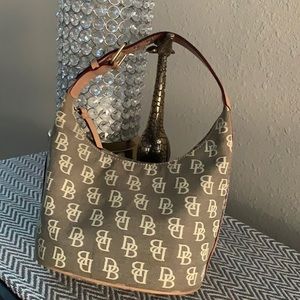 Authentic Dooney & Bourke small canvas bucket top handle purse! Beautiful bag!!